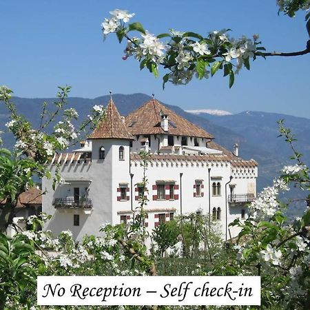 Apartments Schloss Paschbach Appiano Sulla Strada Del Vino Exterior photo