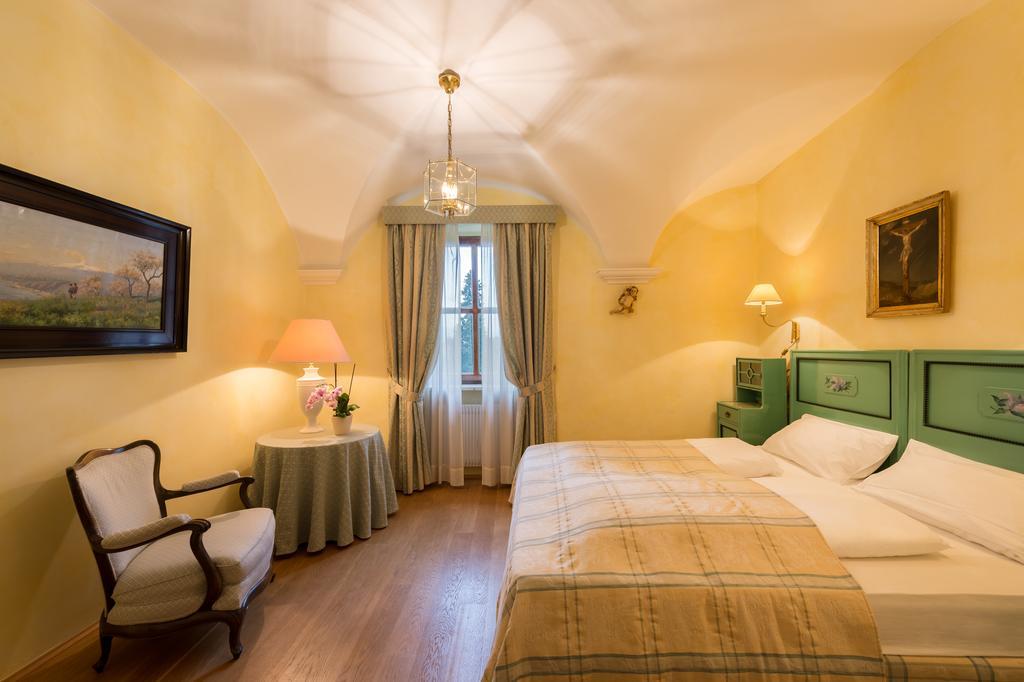 Apartments Schloss Paschbach Appiano Sulla Strada Del Vino Exterior photo